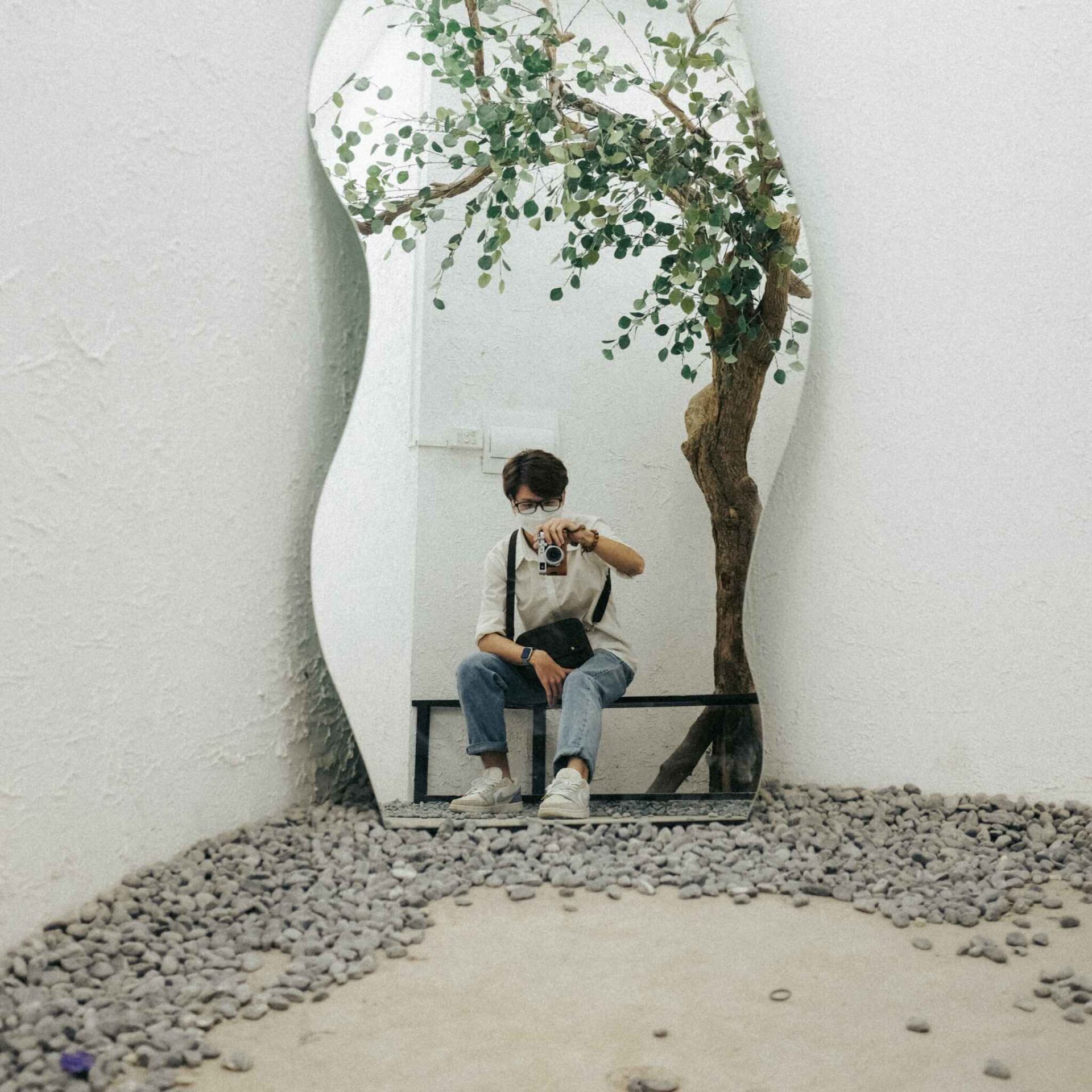 Chụp ảnh tại quán cafe